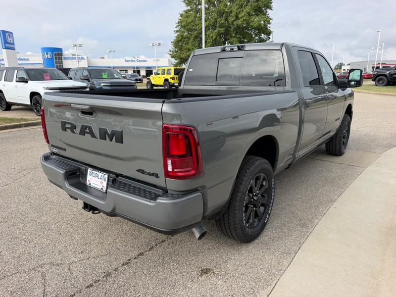 Ram 2500 Vehicle Full-screen Gallery Image 4