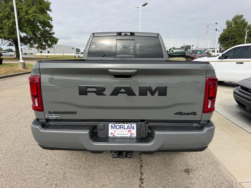 Ram 2500 Vehicle Full-screen Gallery Image 5