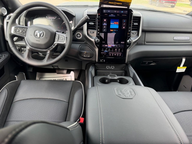 Ram 2500 Vehicle Full-screen Gallery Image 9