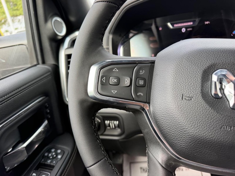 Ram 2500 Vehicle Full-screen Gallery Image 11
