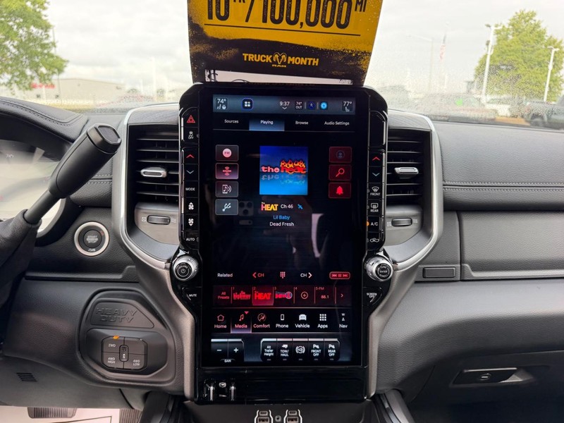 Ram 2500 Vehicle Full-screen Gallery Image 13