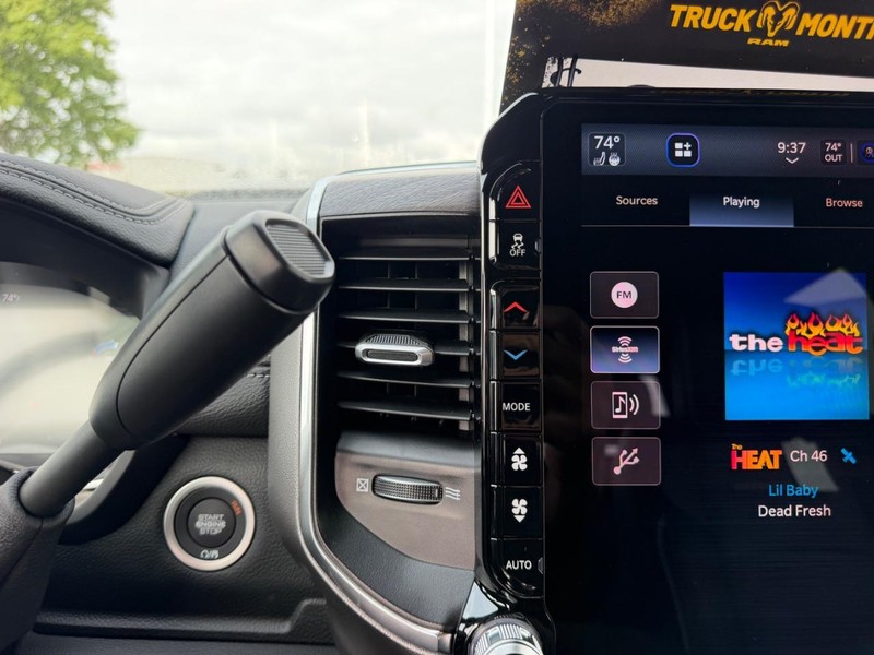 Ram 2500 Vehicle Full-screen Gallery Image 14
