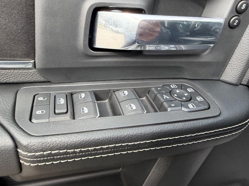 Ram 2500 Vehicle Full-screen Gallery Image 17