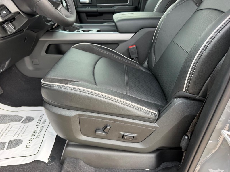 Ram 2500 Vehicle Full-screen Gallery Image 19