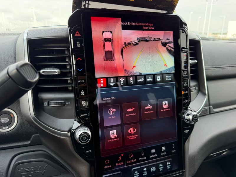 Ram 2500 Vehicle Full-screen Gallery Image 21