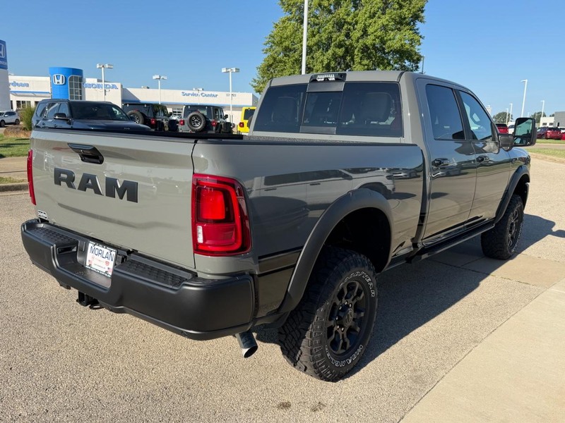 Ram 2500 Vehicle Full-screen Gallery Image 4