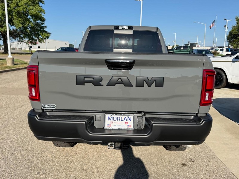 Ram 2500 Vehicle Full-screen Gallery Image 5