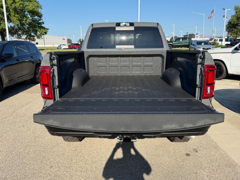 Ram 2500 Vehicle Full-screen Gallery Image 6