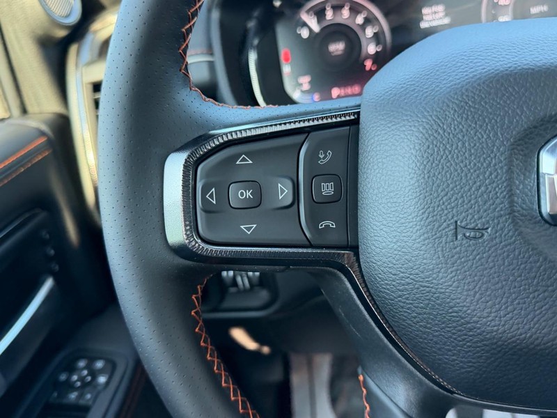 Ram 2500 Vehicle Full-screen Gallery Image 12