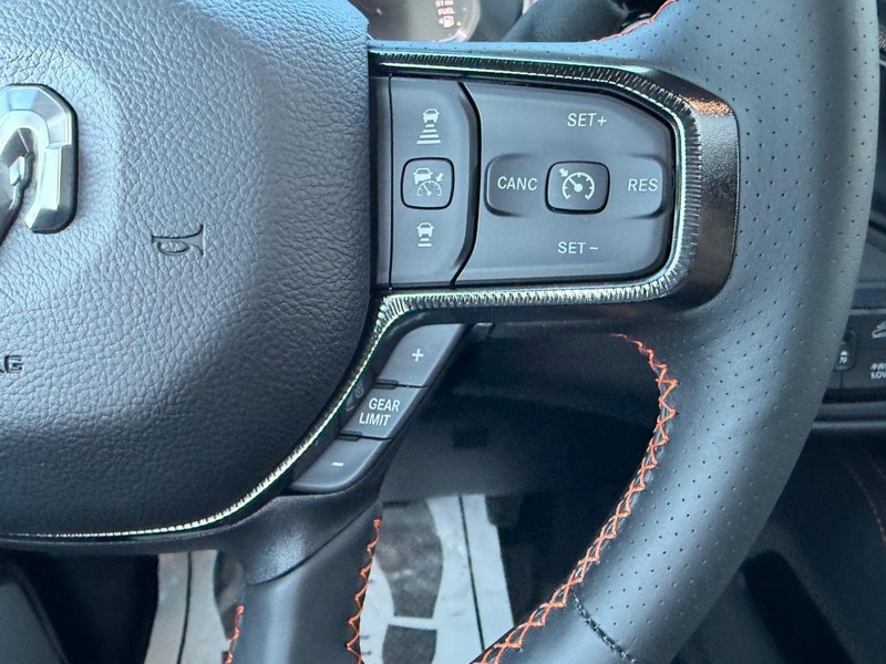 Ram 2500 Vehicle Full-screen Gallery Image 13