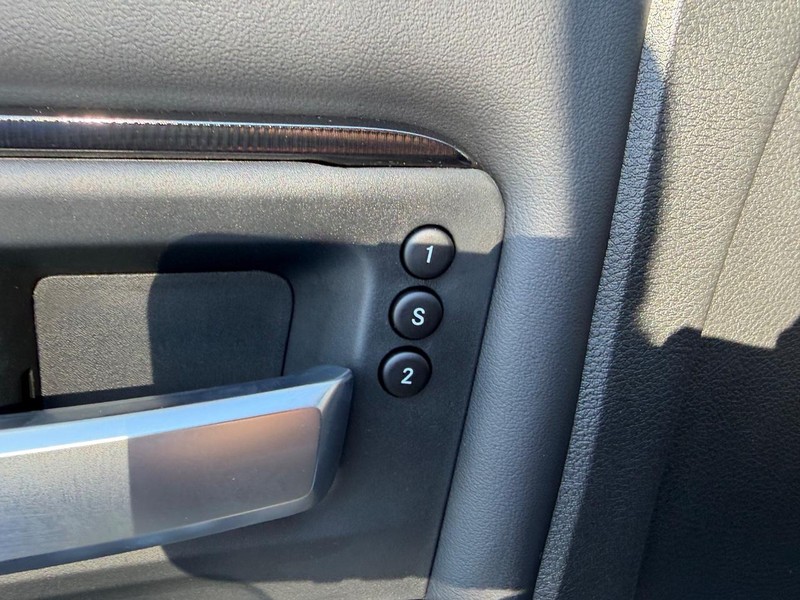 Ram 2500 Vehicle Full-screen Gallery Image 19