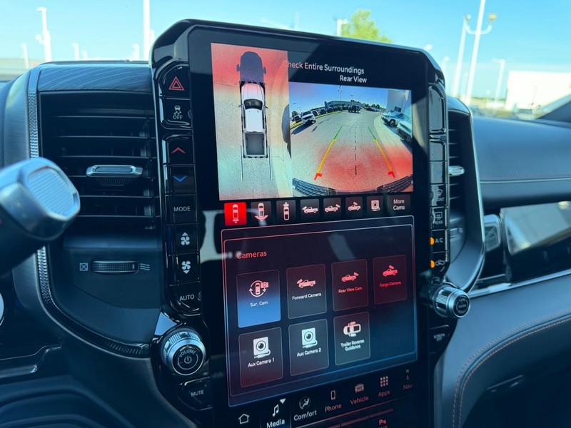 Ram 2500 Vehicle Full-screen Gallery Image 22