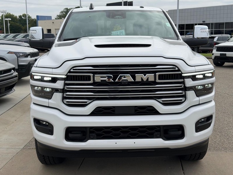 Ram 2500 Vehicle Full-screen Gallery Image 2