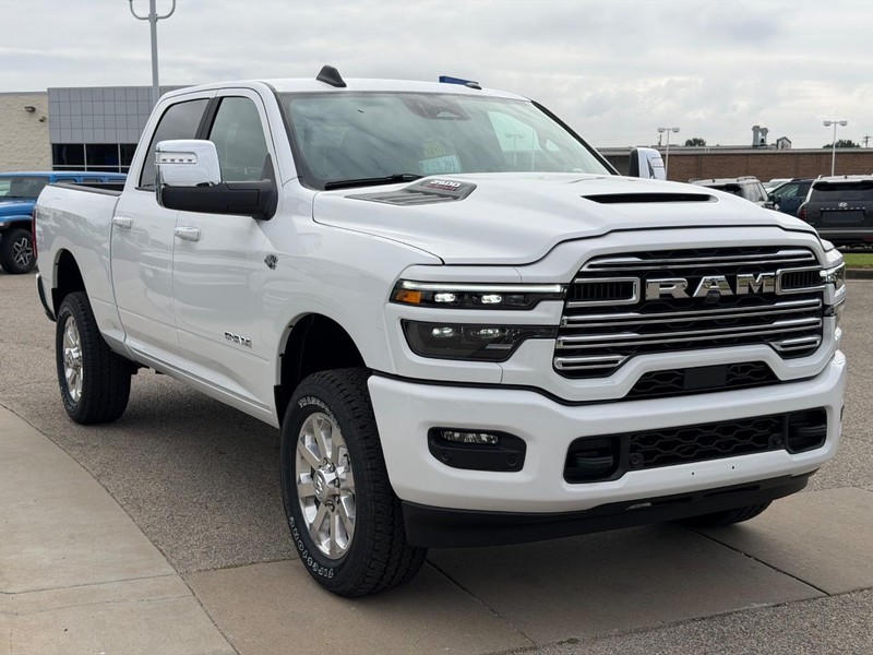 Ram 2500 Vehicle Full-screen Gallery Image 3