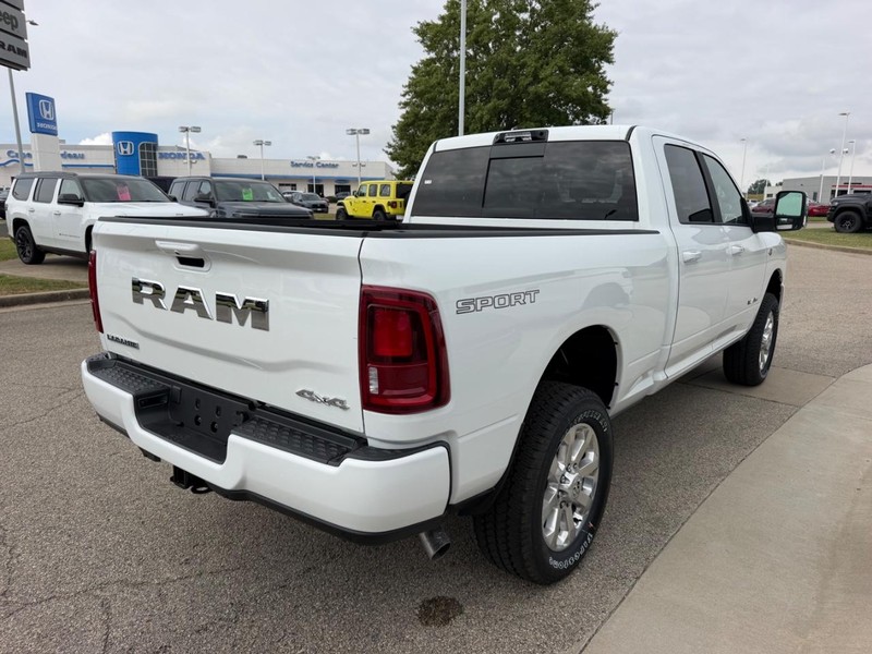 Ram 2500 Vehicle Full-screen Gallery Image 4