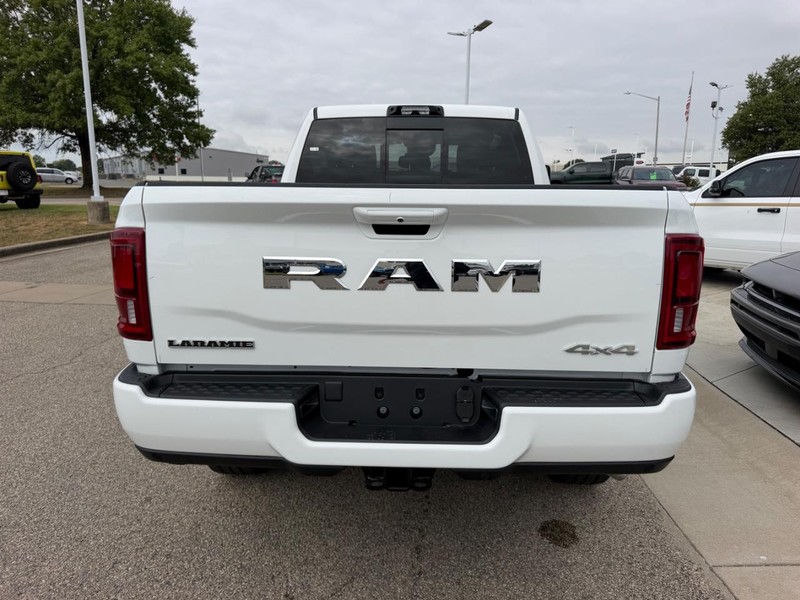 Ram 2500 Vehicle Full-screen Gallery Image 5