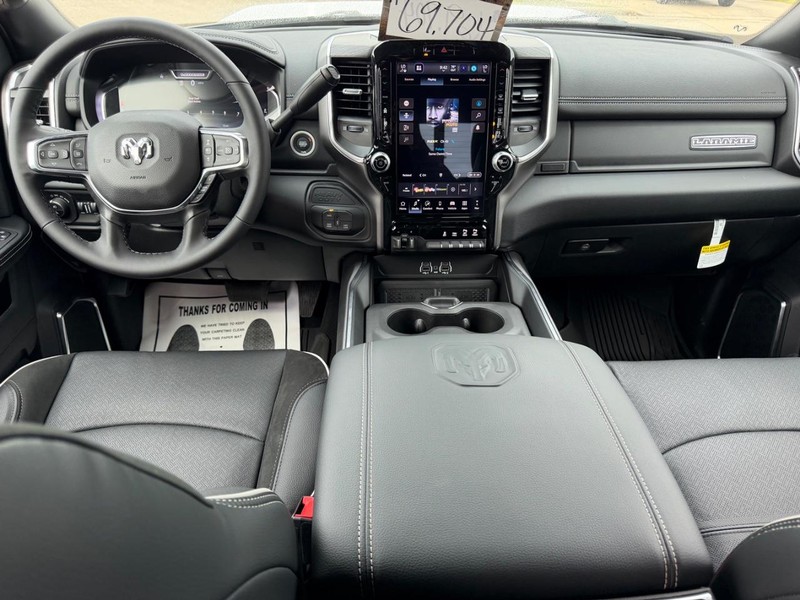 Ram 2500 Vehicle Full-screen Gallery Image 9