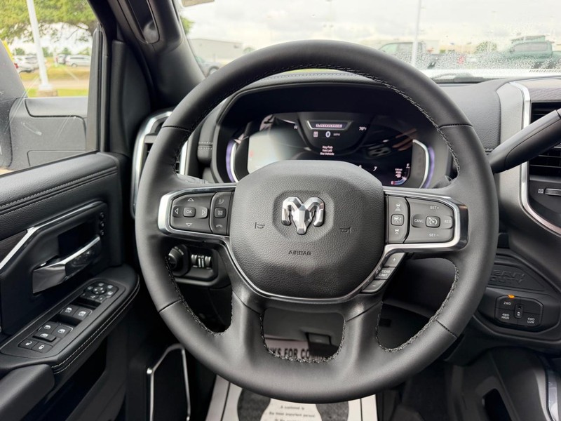 Ram 2500 Vehicle Full-screen Gallery Image 10