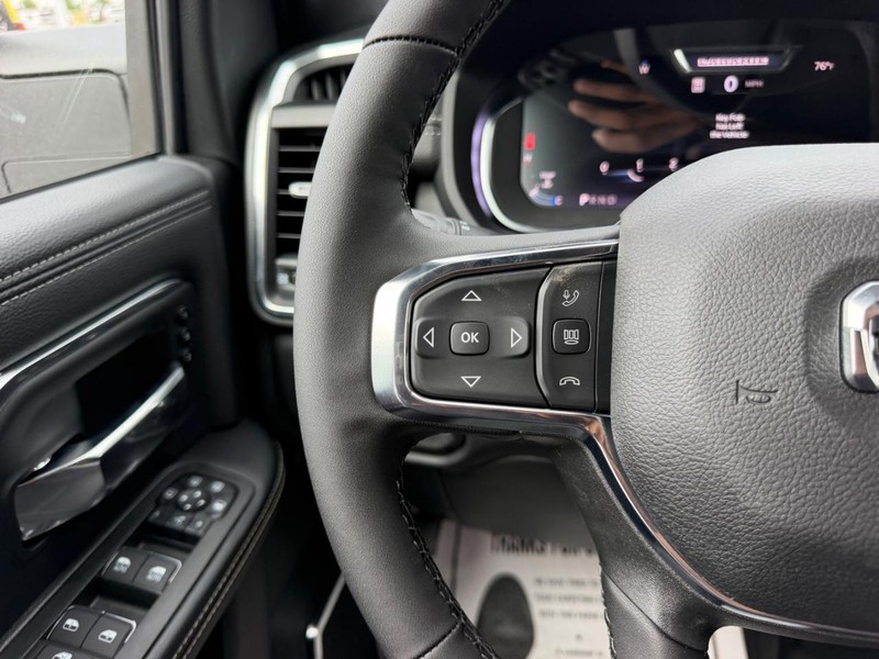 Ram 2500 Vehicle Full-screen Gallery Image 11