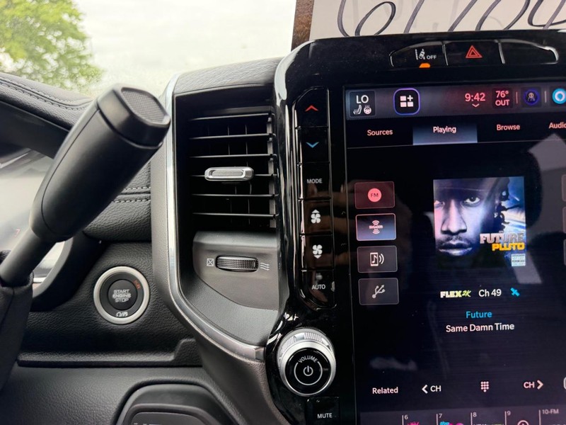 Ram 2500 Vehicle Full-screen Gallery Image 14