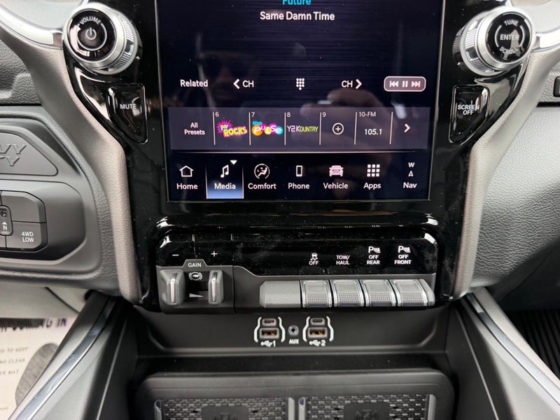 Ram 2500 Vehicle Full-screen Gallery Image 15