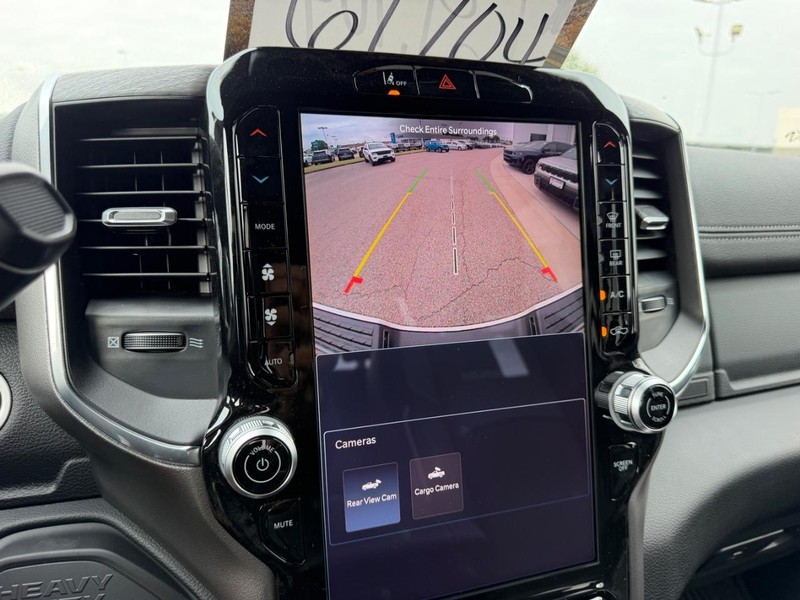 Ram 2500 Vehicle Full-screen Gallery Image 21