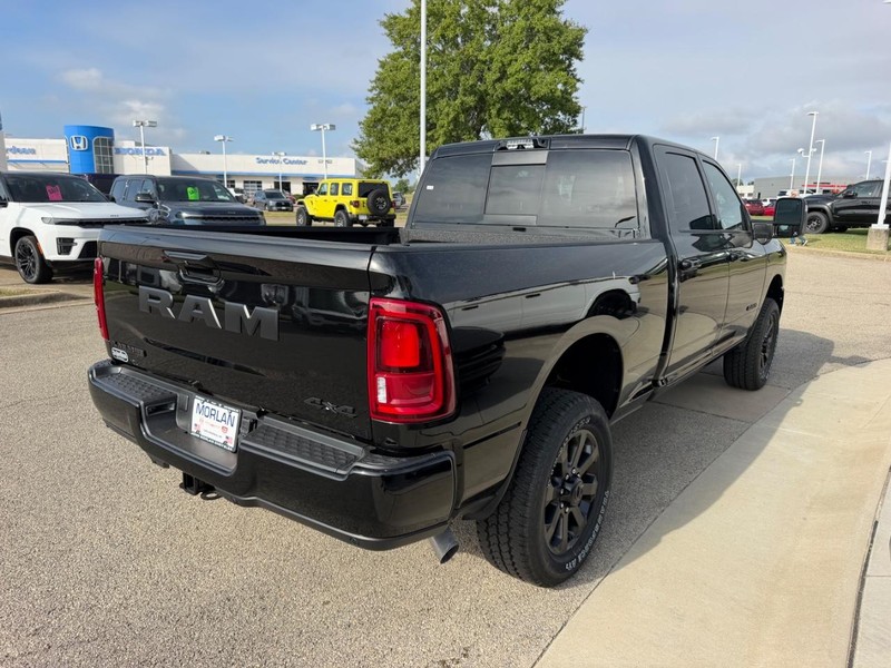 Ram 2500 Vehicle Full-screen Gallery Image 4