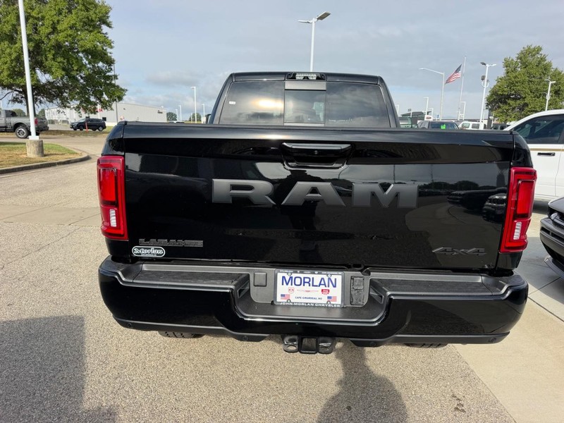 Ram 2500 Vehicle Full-screen Gallery Image 5