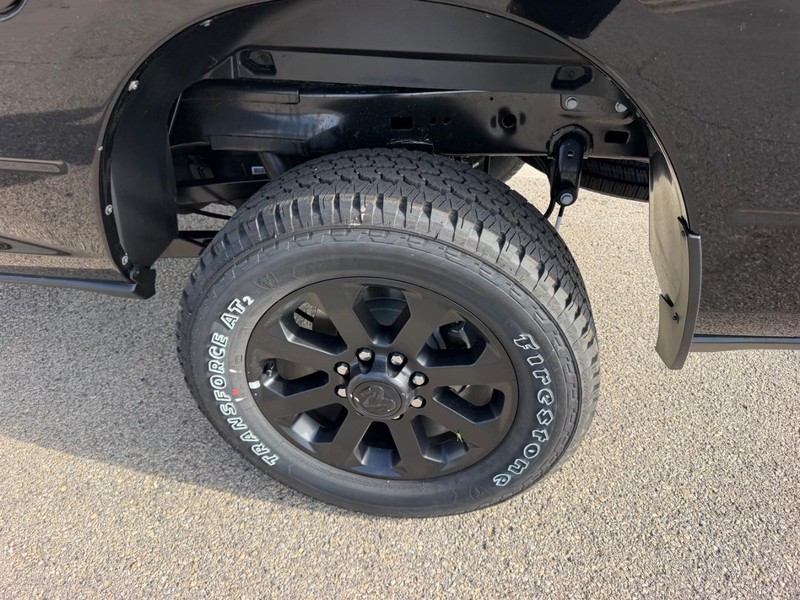 Ram 2500 Vehicle Full-screen Gallery Image 7
