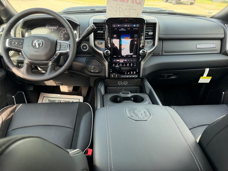 Ram 2500 Vehicle Full-screen Gallery Image 9