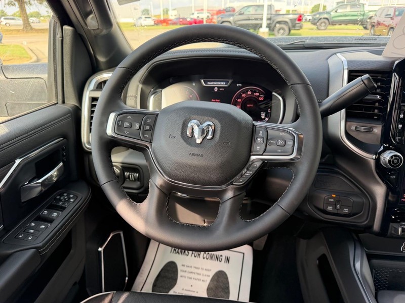 Ram 2500 Vehicle Full-screen Gallery Image 10