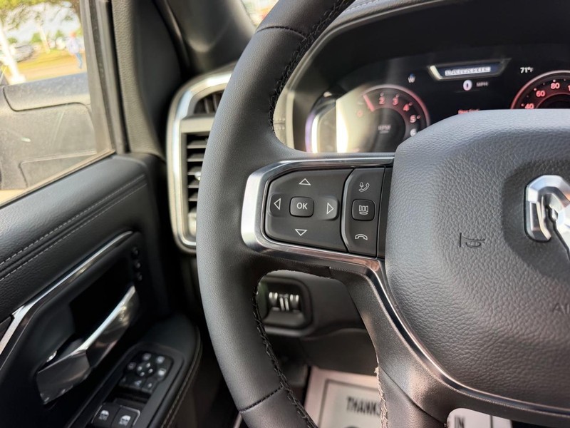 Ram 2500 Vehicle Full-screen Gallery Image 11