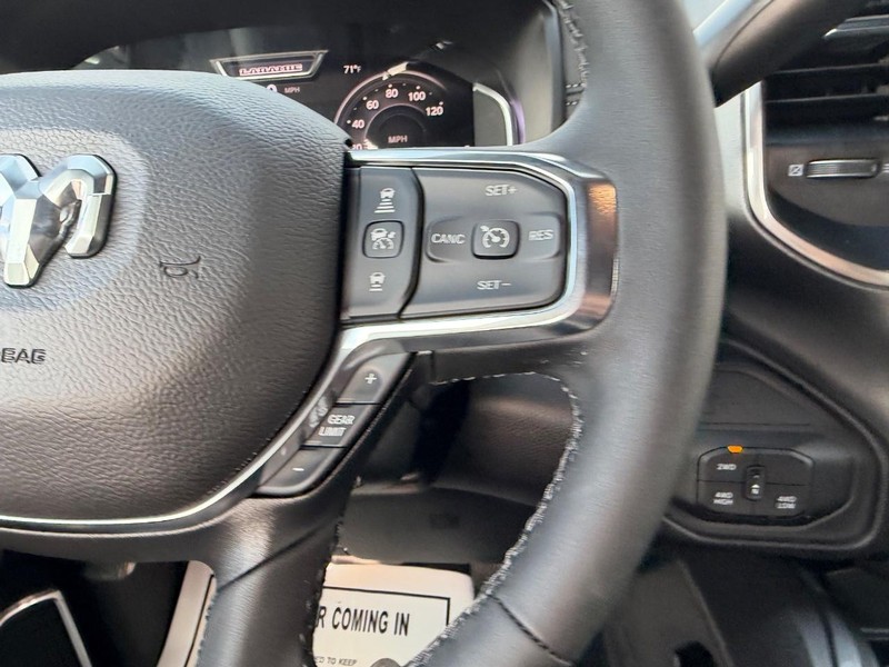Ram 2500 Vehicle Full-screen Gallery Image 12