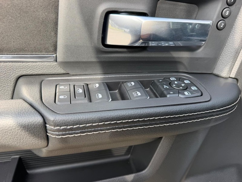 Ram 2500 Vehicle Full-screen Gallery Image 17