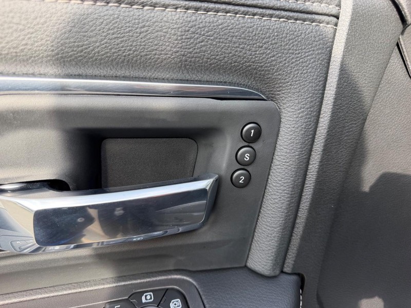 Ram 2500 Vehicle Full-screen Gallery Image 18