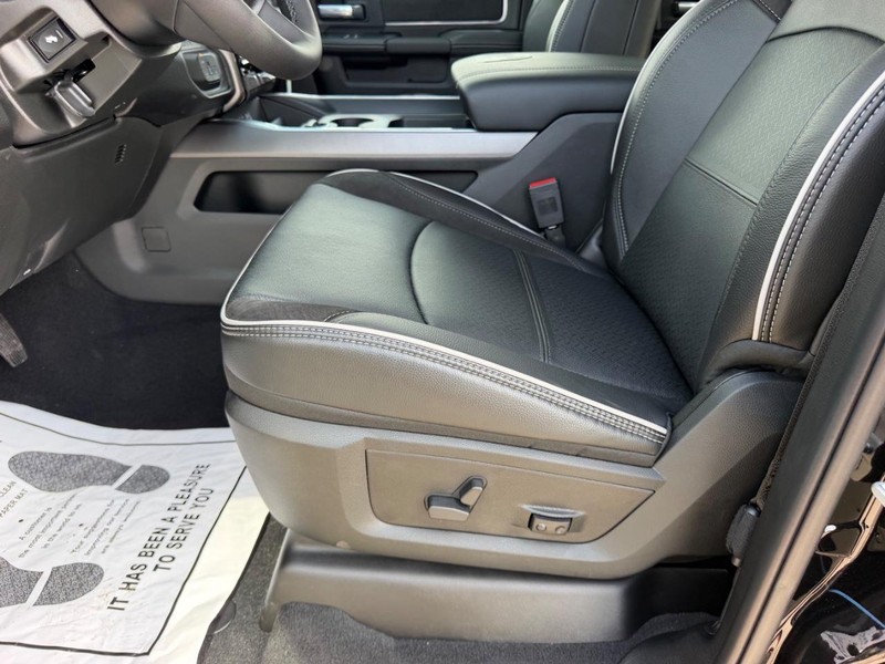 Ram 2500 Vehicle Full-screen Gallery Image 19