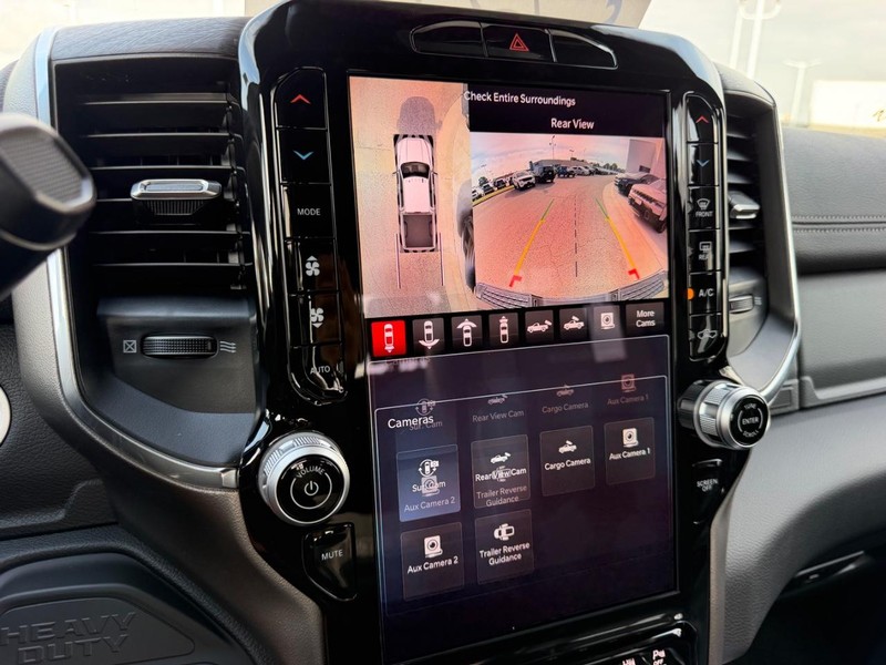 Ram 2500 Vehicle Full-screen Gallery Image 21