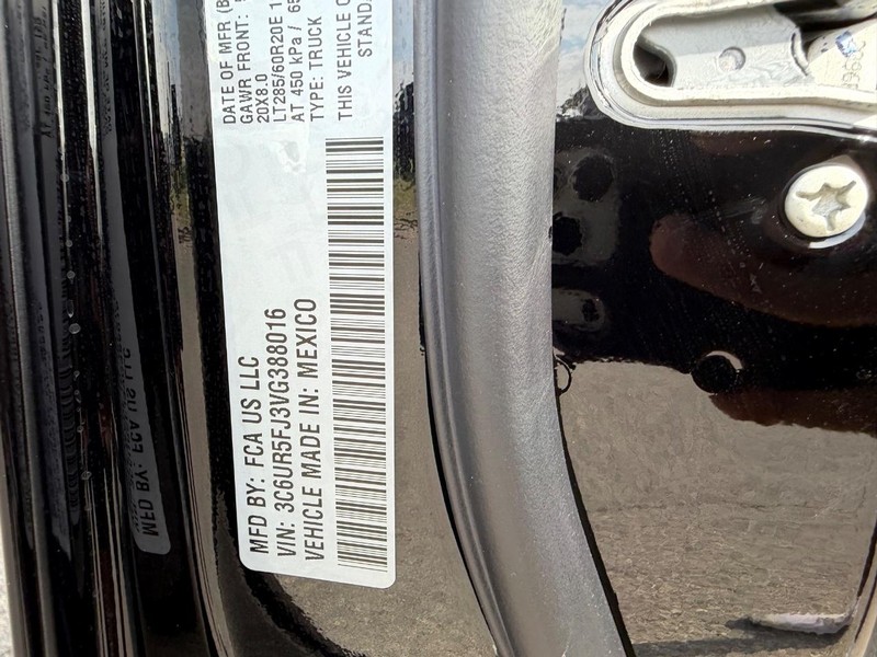 Ram 2500 Vehicle Full-screen Gallery Image 22