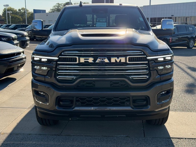 Ram 2500 Vehicle Full-screen Gallery Image 2