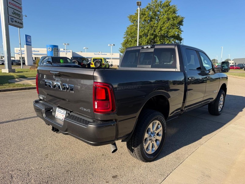 Ram 2500 Vehicle Full-screen Gallery Image 4