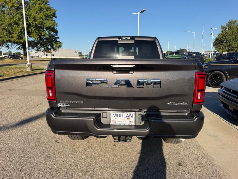 Ram 2500 Vehicle Full-screen Gallery Image 5
