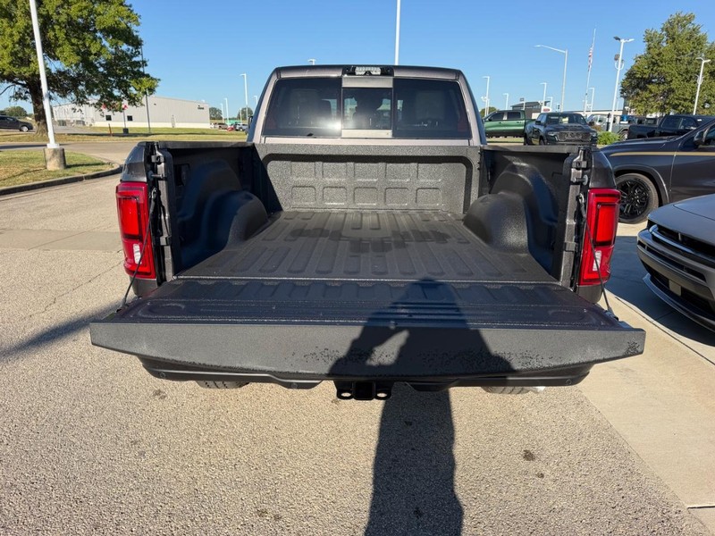 Ram 2500 Vehicle Full-screen Gallery Image 6