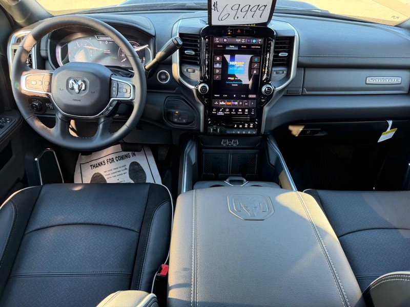 Ram 2500 Vehicle Full-screen Gallery Image 9