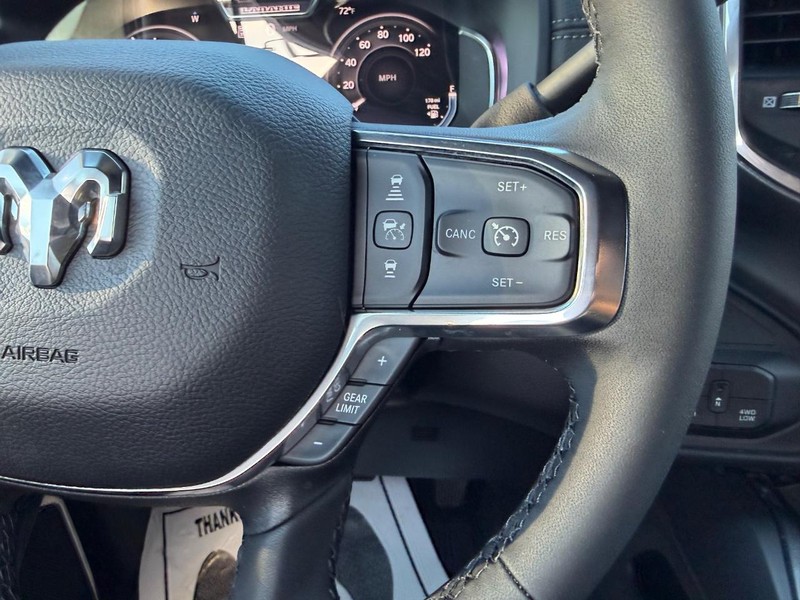 Ram 2500 Vehicle Full-screen Gallery Image 12