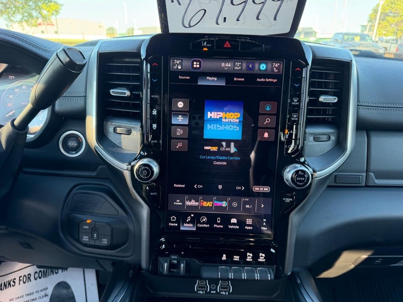 Ram 2500 Vehicle Full-screen Gallery Image 13