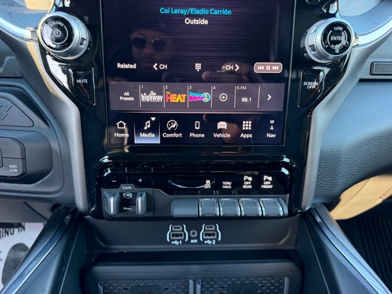 Ram 2500 Vehicle Full-screen Gallery Image 15