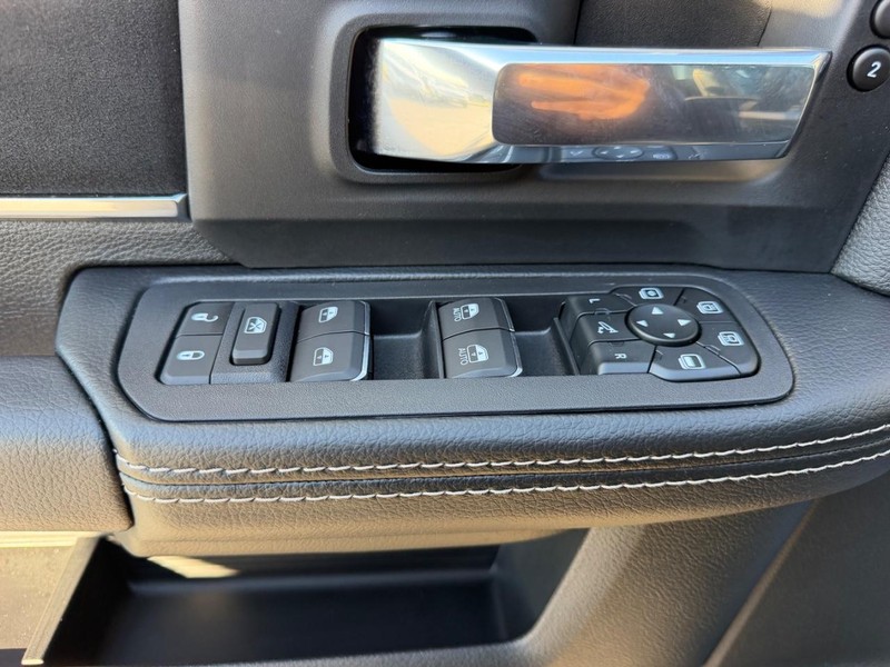 Ram 2500 Vehicle Full-screen Gallery Image 17