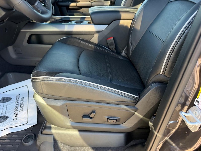 Ram 2500 Vehicle Full-screen Gallery Image 19