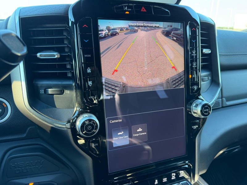 Ram 2500 Vehicle Full-screen Gallery Image 21