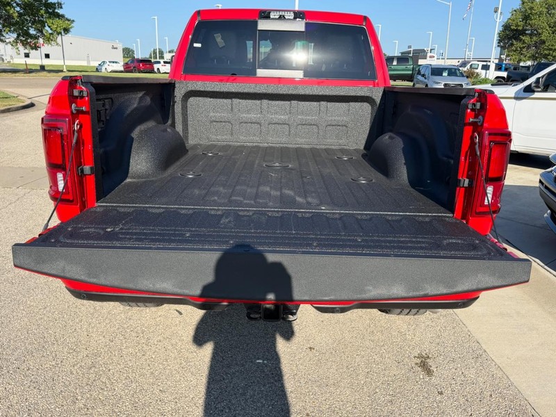 Ram 2500 Vehicle Full-screen Gallery Image 6